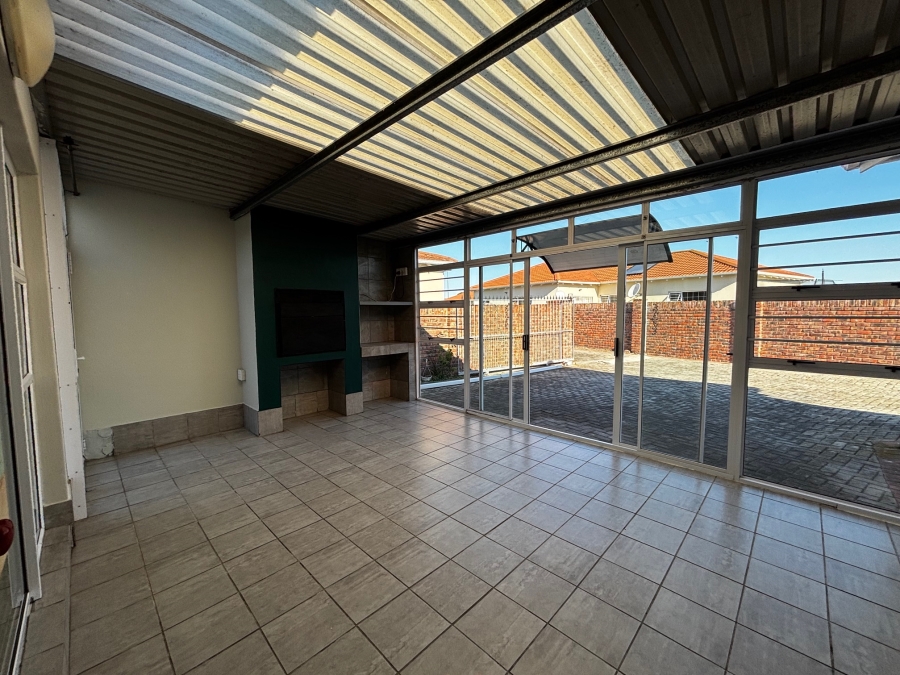 2 Bedroom Property for Sale in Rowallan Park Eastern Cape